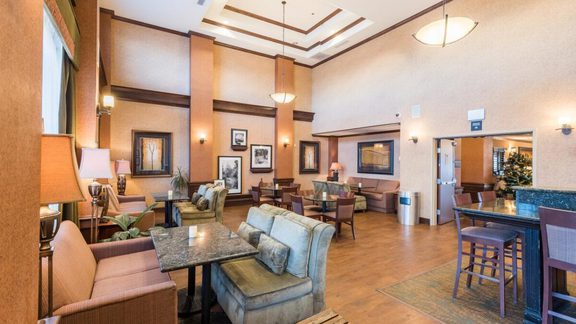 Hampton Inn & Suites